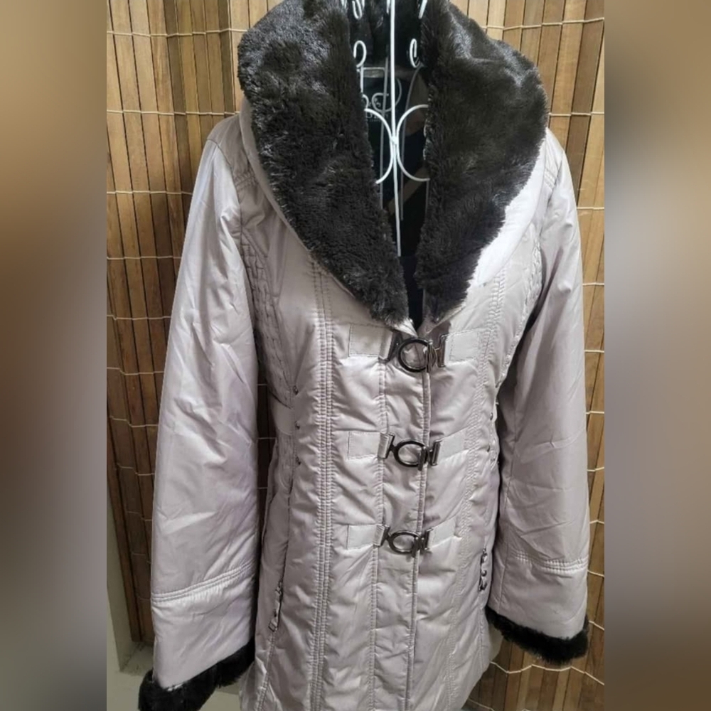 Womans Winter Jacket - Picture 2 of 9